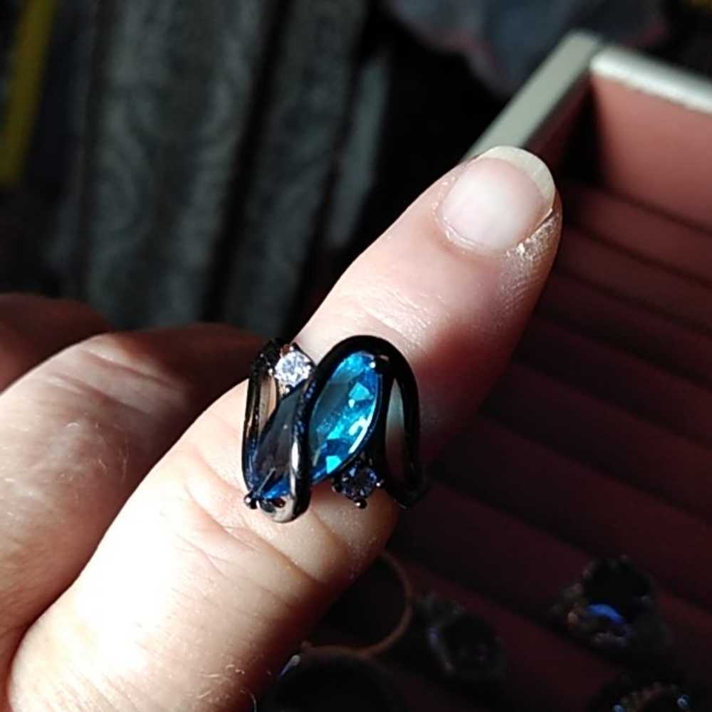 Ring - Picture 2 of 4
